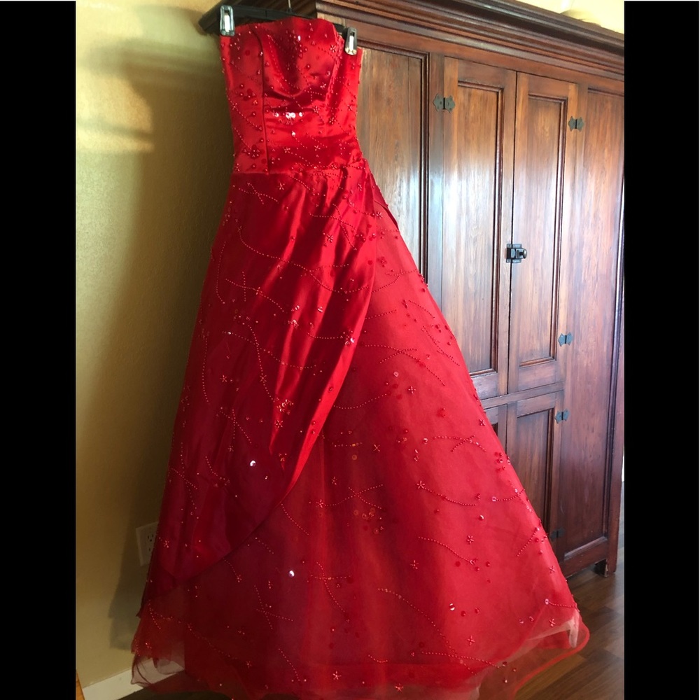 Red prom dress, wedding dress - Picture 5 of 9
